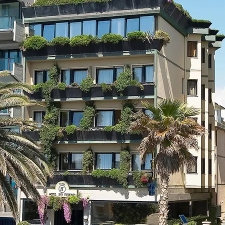圣弗朗西斯科酒店 3* 维亚雷焦